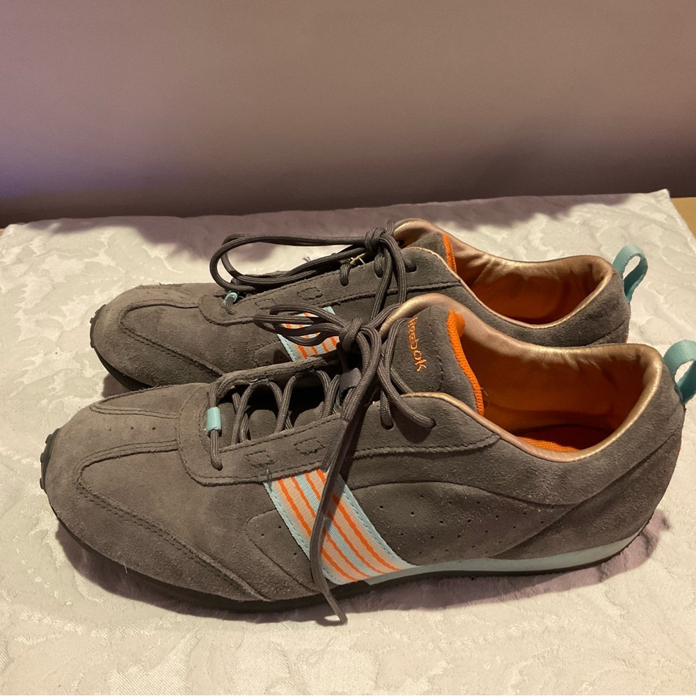 EUC Reebok Suede Tennis Shoes